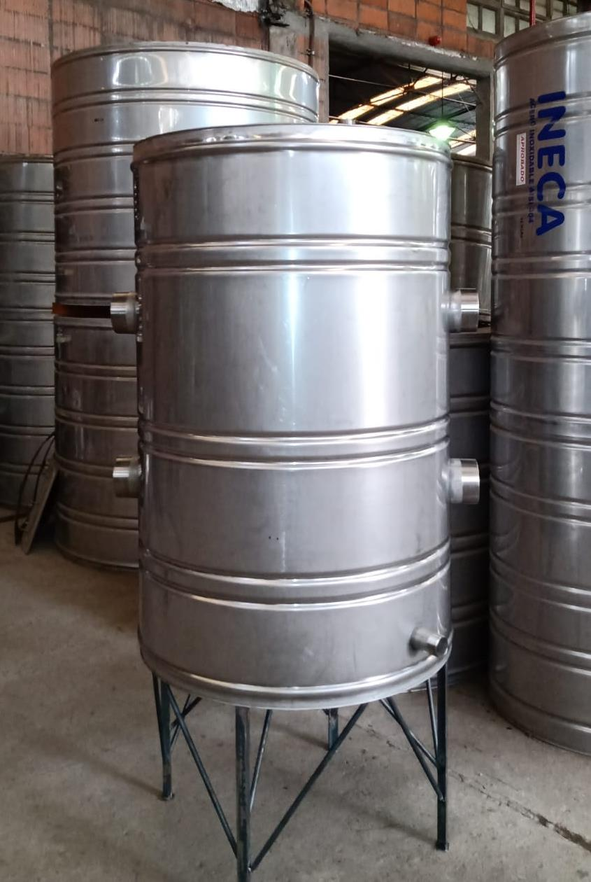 Tanque de acero INECA con base