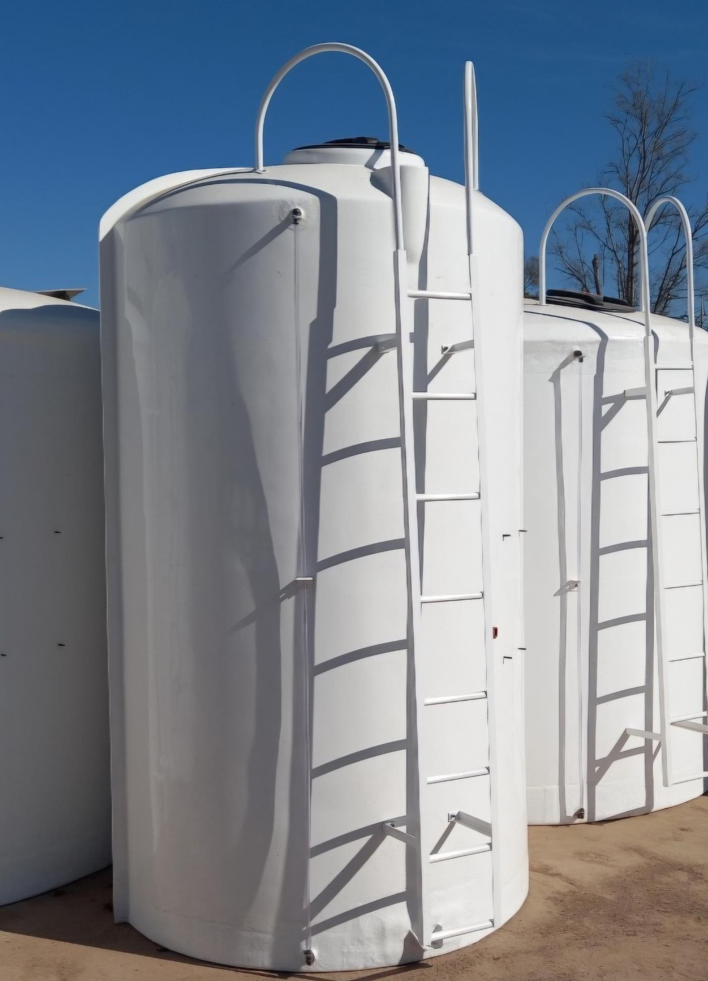 Tanques INECA de 10.000 litros en exterior
